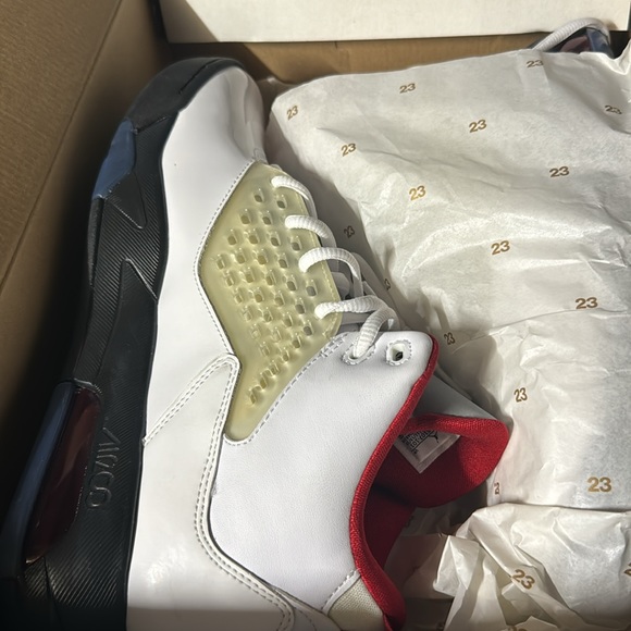 White and red color 2 1/2 size men - Picture 4 of 5